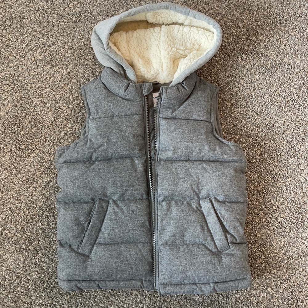 NWT Old Navy Grey Puffer Vest 5T